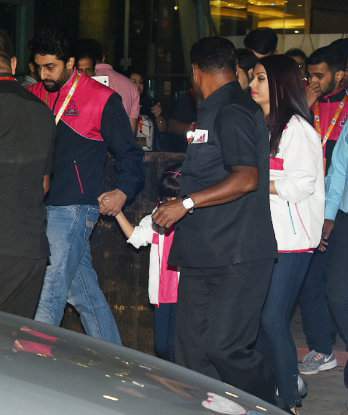 Abhishek with aradhya and aish