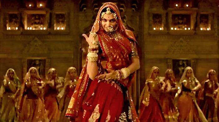 deepika dancing on ghoomer