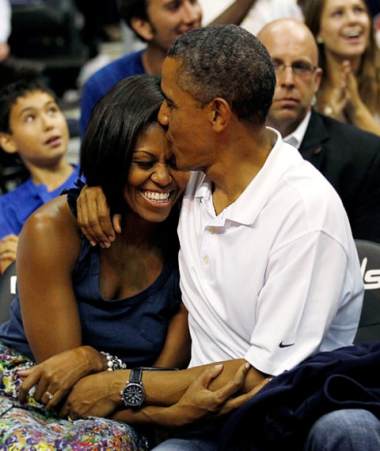obama kisses michelle
