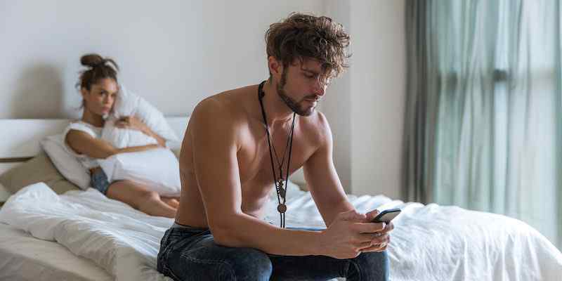 man-on-his-phone-ignoring-girl