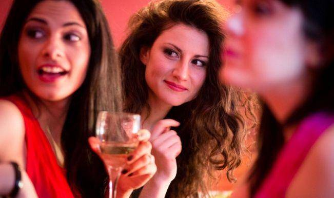 indian-women-drinking