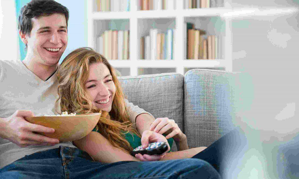 romantic-tv-watching-couple