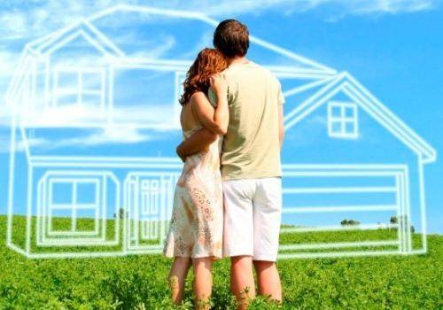 Couple dreaming to buy house