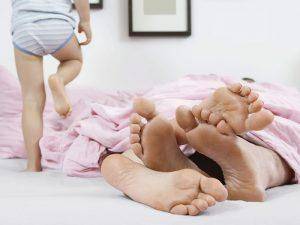 baby and parents in bed
