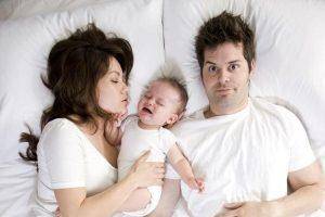 baby in between parents