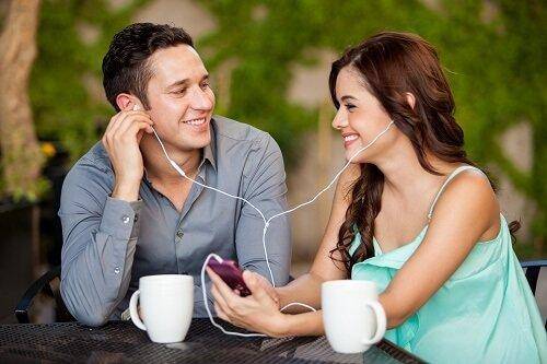 couple listening song together