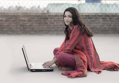 indian-woman-studying