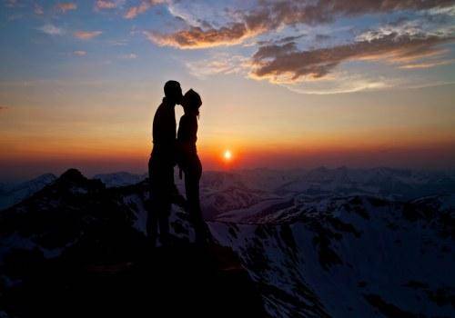 kissing couple silhouette