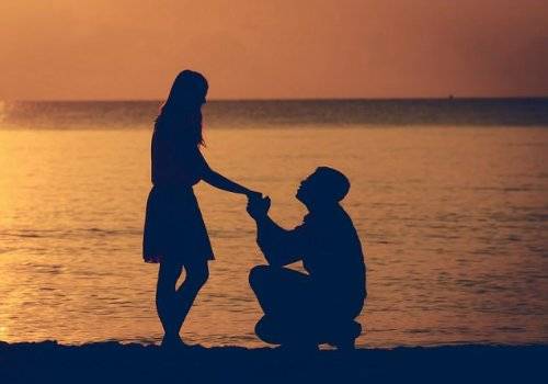 man propose girl silhouette