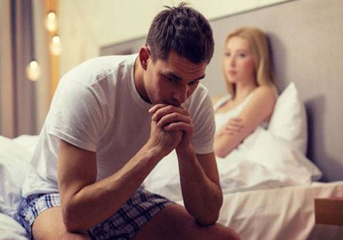 worried-man-with-wife