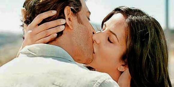 Katrina and Hrithik Roshan in their my first kiss moment.