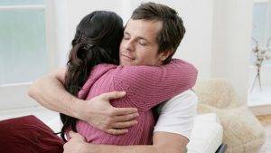 couple hugs