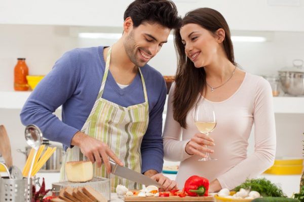 man-cooking-for-a-woman