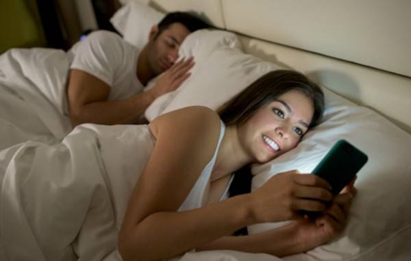 wife texting