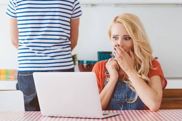 woman-saw-husband-watching-porn