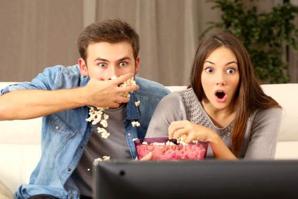 couple eating popcorn and watching movies