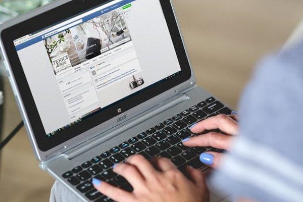 hands-woman-laptop-notebook