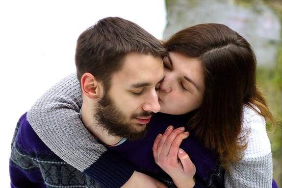 woman kissing man