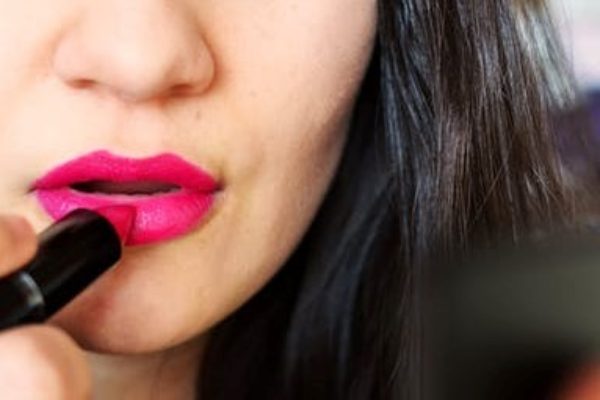 woman-makeup-beauty-lipstick