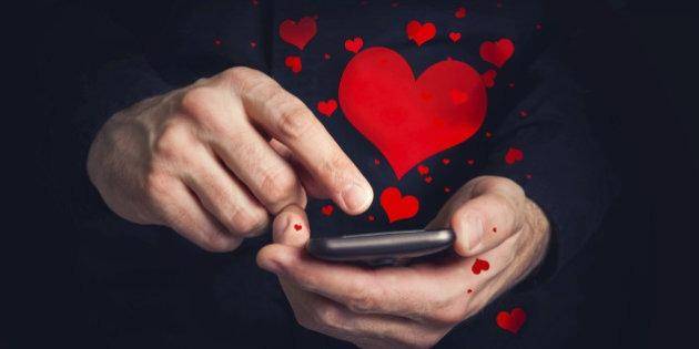 man texting after first date