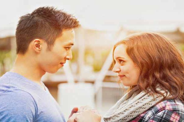 Young-couple-affectionately-facing-each-other