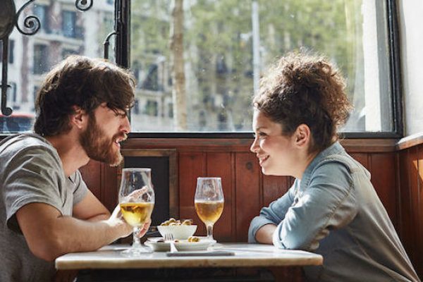 couple dating through Tinder app