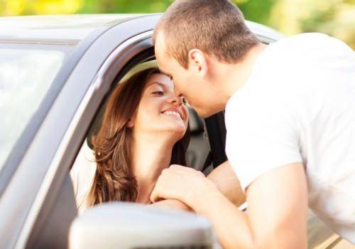 couple kissing