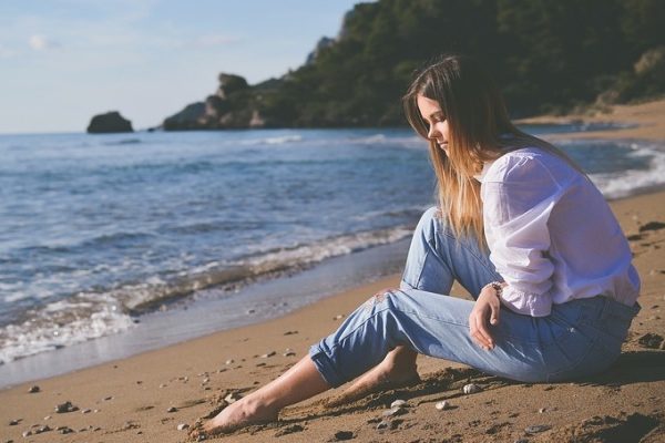 Girl-sitting-by-the-beach