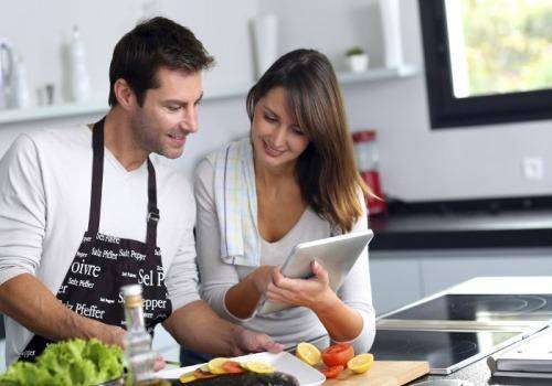 couple cooking