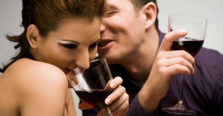 couple drinking wine