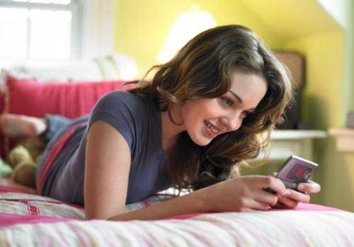 girl texting