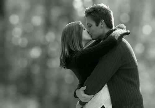 kissing