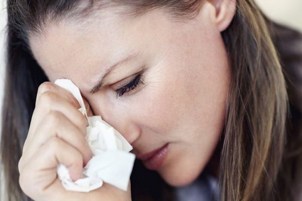 lady crying badly