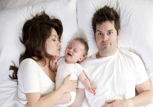 baby-in-between-parents