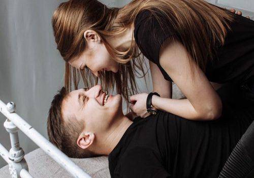 couple-laughing-during-sex
