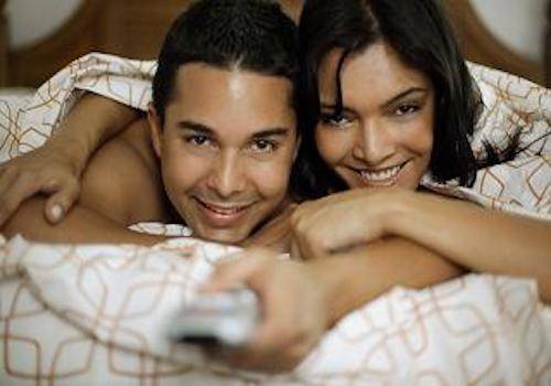 couple_in_bed_watching_porn