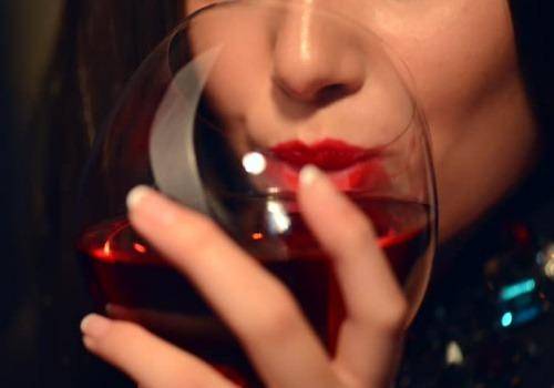 lady-drinking-wine