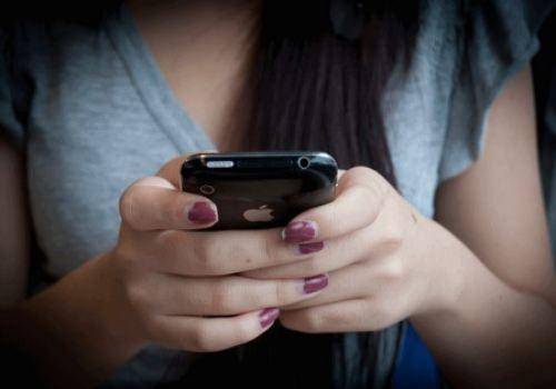lady-sexting