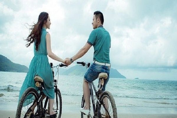 Couple-on-Bicycles