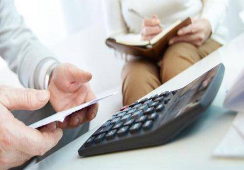 couple-doing-finance-managing