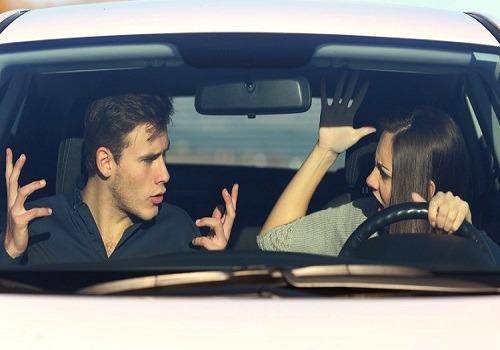 couple-fighting-in-car