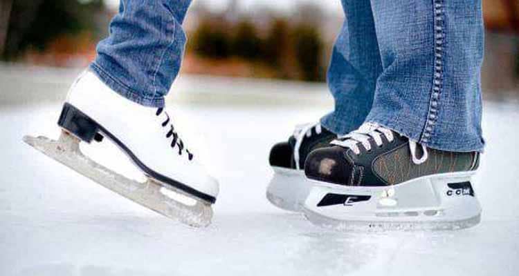 Couple foot doing ice skating