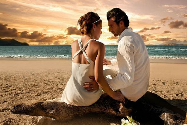 couple-in-beach
