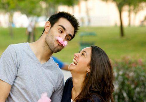 couple-laughing