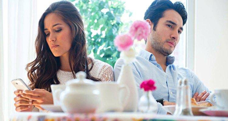 couple-sitting-and-thinking