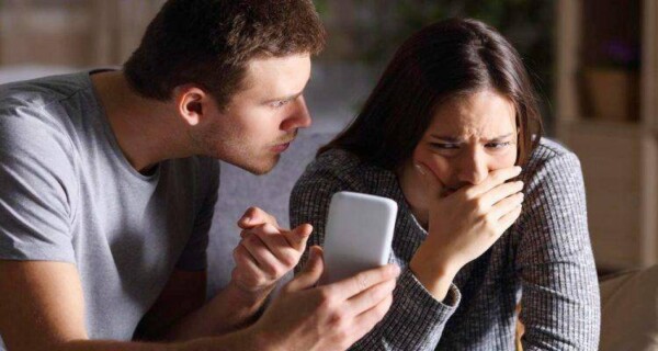 signs of unhealthy jealousy