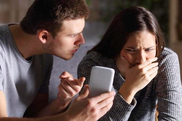 man angry on woman with phone