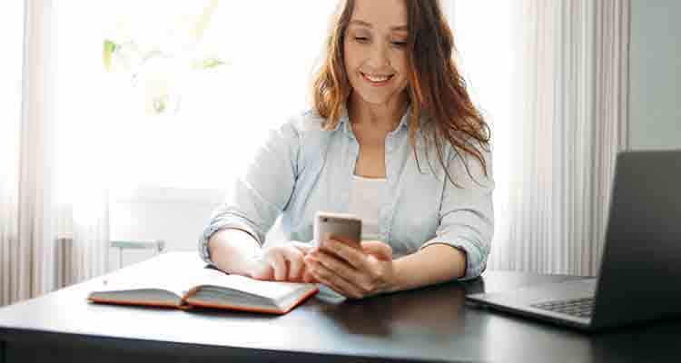 girl using mobile