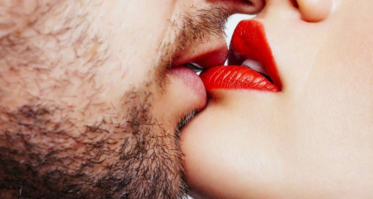 sexy lady kissing