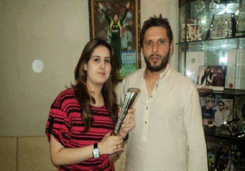 shahid afridi and wife